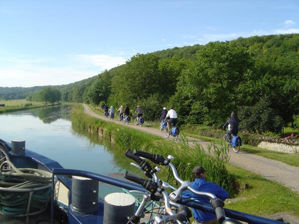 cyclists along the Seine Valley