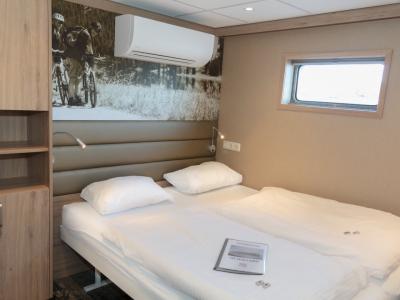 De Holland cabin example lower deck