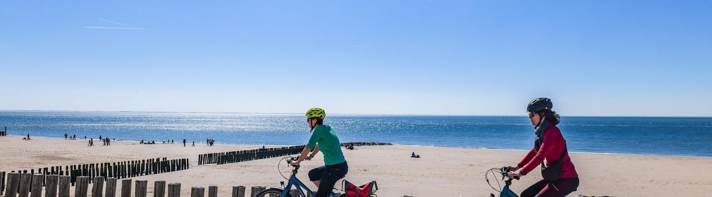 Cyclists at the beach in Zoutelande | &copy; BBT