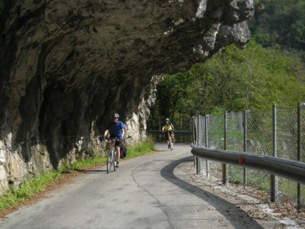 Cyclists on their way to Belluno