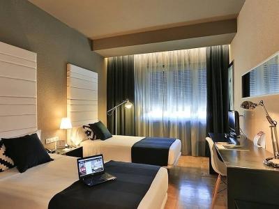 Double room Hotel Leyre in Pamplona