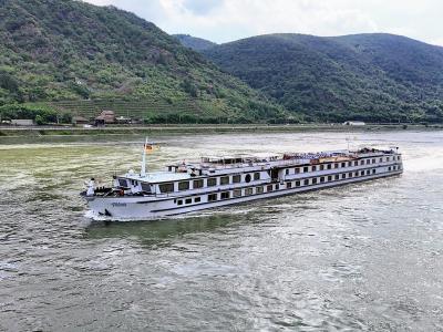 Veloria on the river
