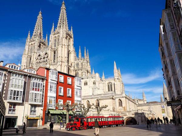 cathedrale of Burgos with sightseeing train