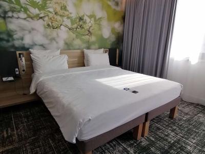 Novotel Suites Double bed