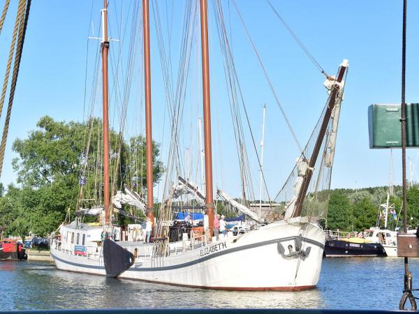 Elizabeth docking