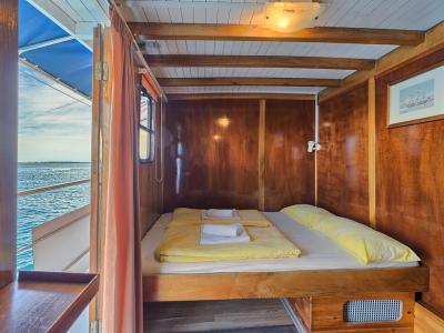 Linda double cabin
