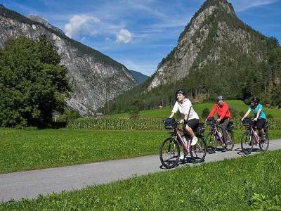 Cyclists in tyrol