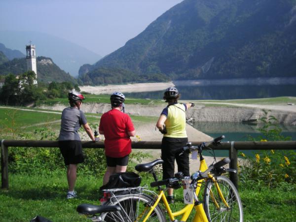 Cylists on their way to Bassano del Grappa