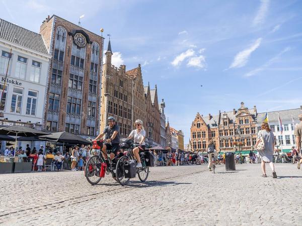 Cyclists in Briges