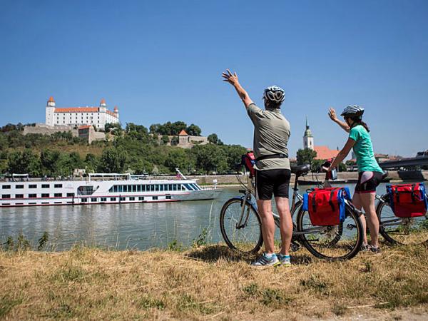 Cyclists & MV Carissima in Bratislava