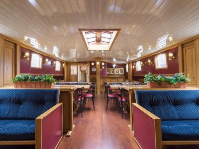 Elizabeth Lounge and Salon