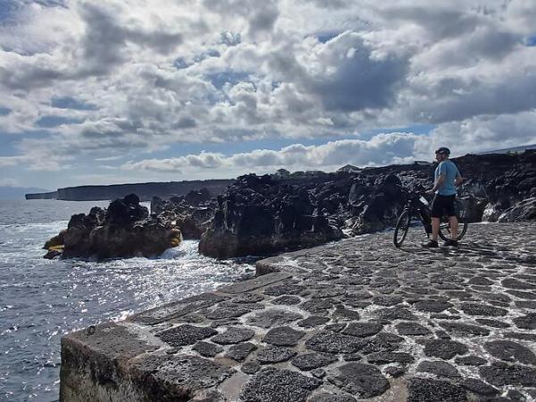 Cycle break on the coast of Pico