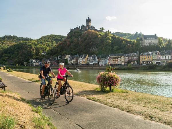 Radfahrer auf dem Mosel-Radweg