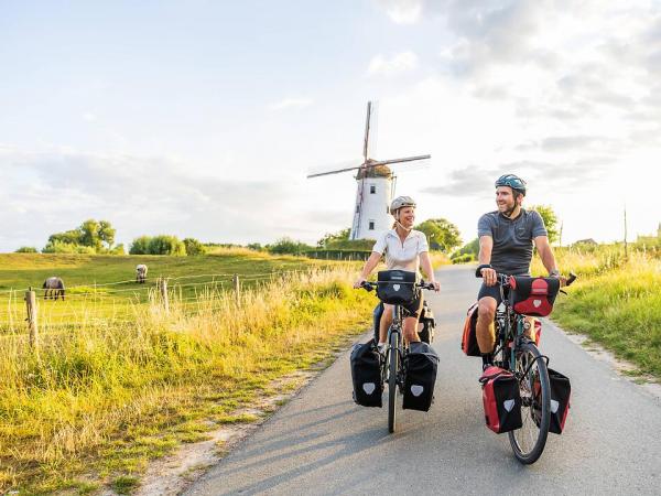 Flanders cyclists with windmills