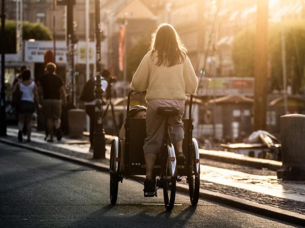 Copenhagen cyclist with kid