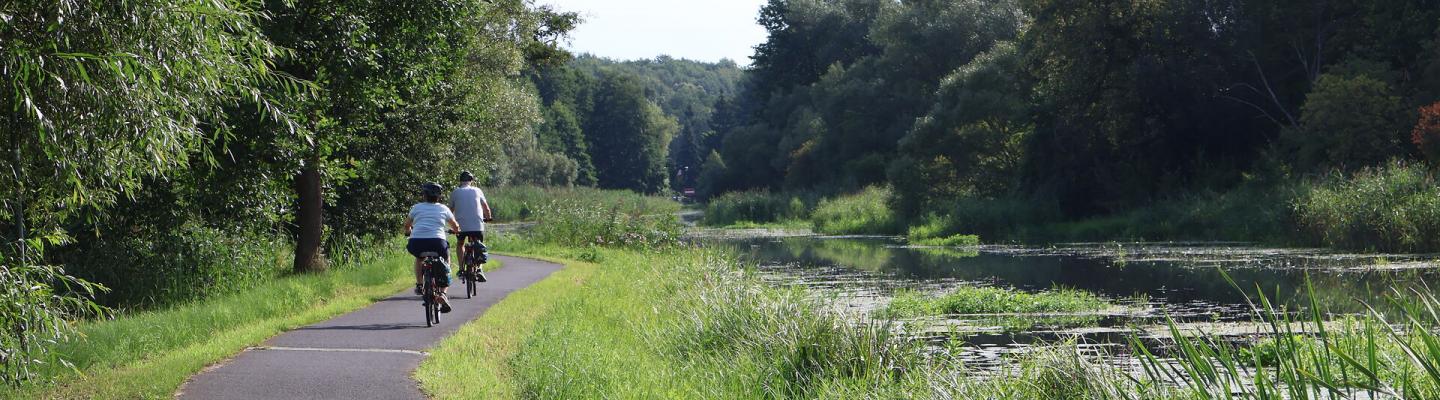 Cycling along the Finow canal near Eberswalde | &copy; Rad + Reisen | Eva Stelling