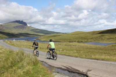 Cyclists in the highlands