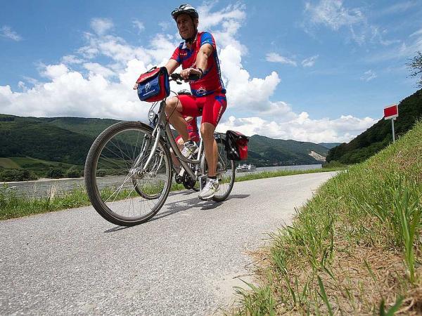 cyclists at the Danube cycle path