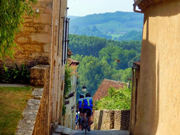 Cyclists in Limeuil