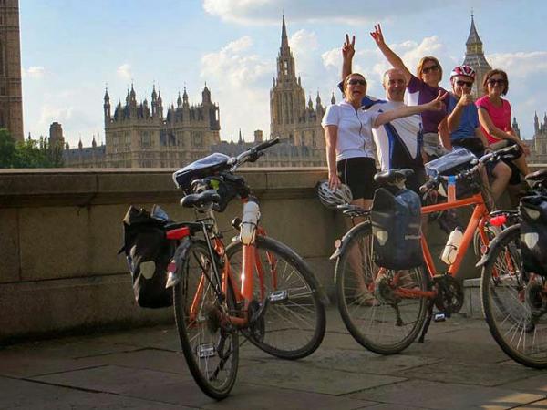 cyclists in front of the Big Ben in London