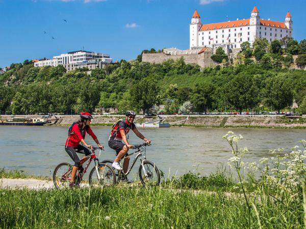 Cyclists in Bratislava in front of the castle