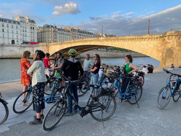Cycle group next to the Seine in Paris