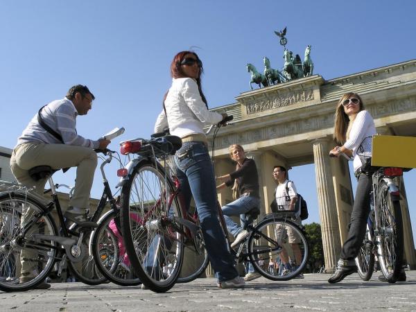 Cyclists at Brandenburger Tor