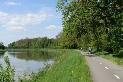 Cyclists along the river