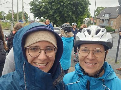 Marijana and Doris in the rain