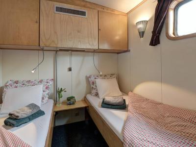 Fleur twin cabin
