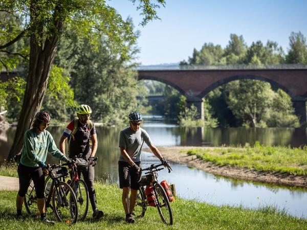 Break on the river banks Vieille-Brioude