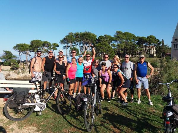 cyclist group - The island of the Zadar archipelago by Bike + Boat 
