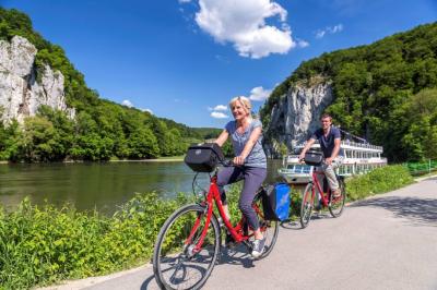 cyclists in the Donaudurchbruch