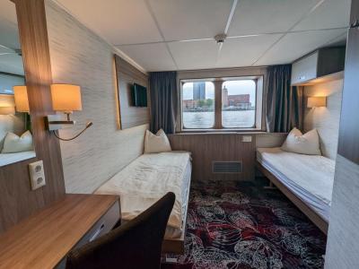 2 bed cabin main deck