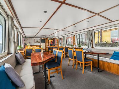 Clair de Lune Lounge