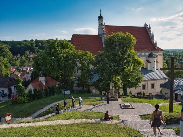 Park and church in Kazimierz Dolny