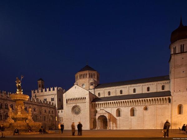 Trient - Piazza del Duomo and Neptune fountain