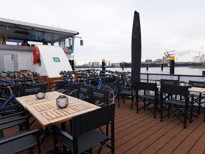 Magnifique 1 sun deck