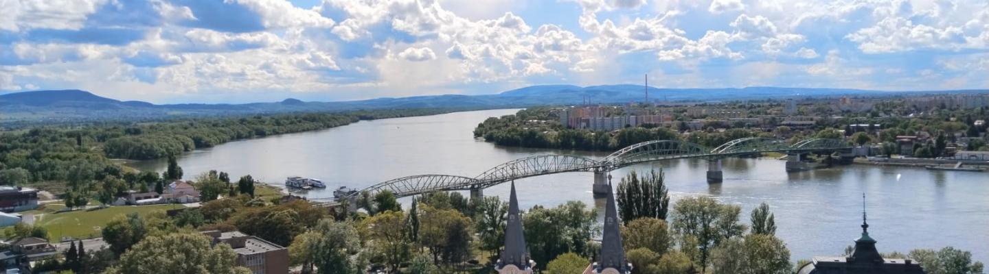 Blick ber Esztergom