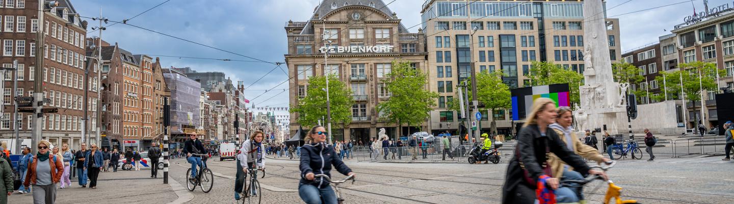 Fugnger und Radfahrer in Amsterdam