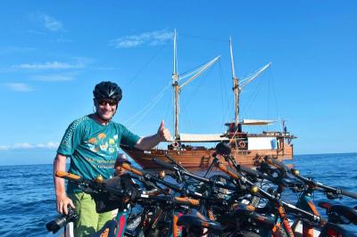 Per bike and boat to Lombok