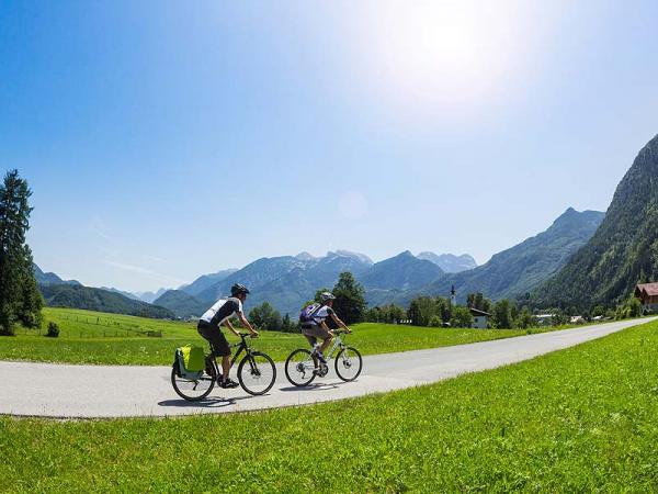 couple cycling the Tauern cycle path