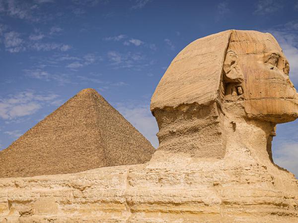 Sphynx and great pyramid