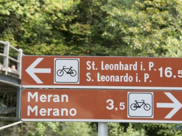 signpost bike path Via Claudia Augusta