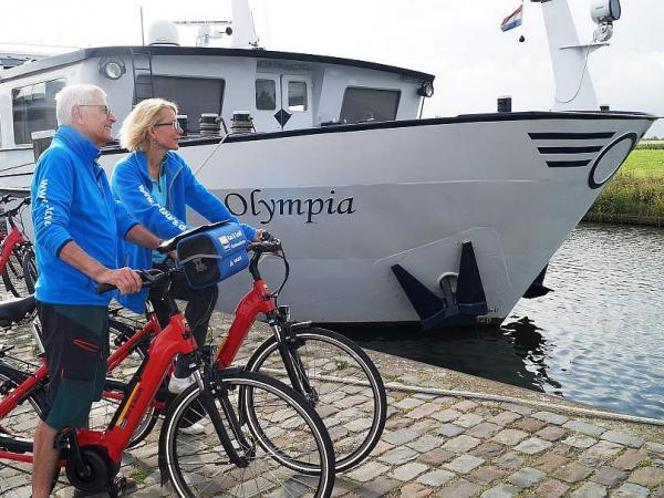 cruise ship Olympia - cyclists