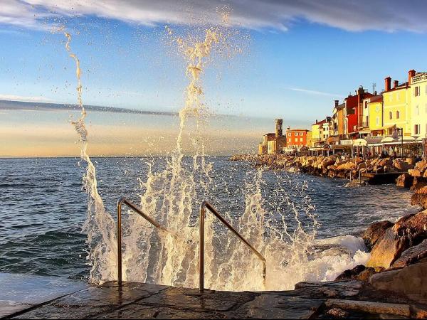 Piran waves on the beach promenade