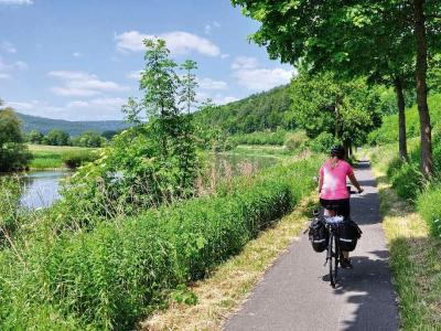 Weser Cycle Path cyclists