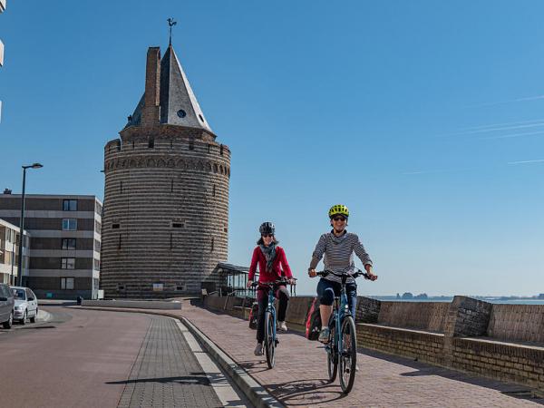 Cycling along the seaside promanade in Visslingen