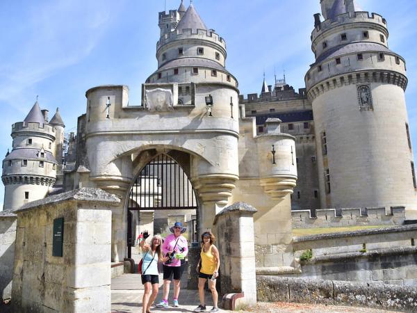 Chateau Pierrefonds with visitors