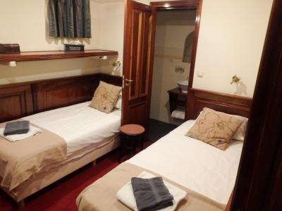 Twin cabin